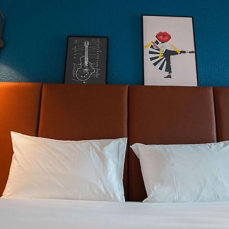 Hotel Ibis Bayeux Port En Bessin Esterno foto