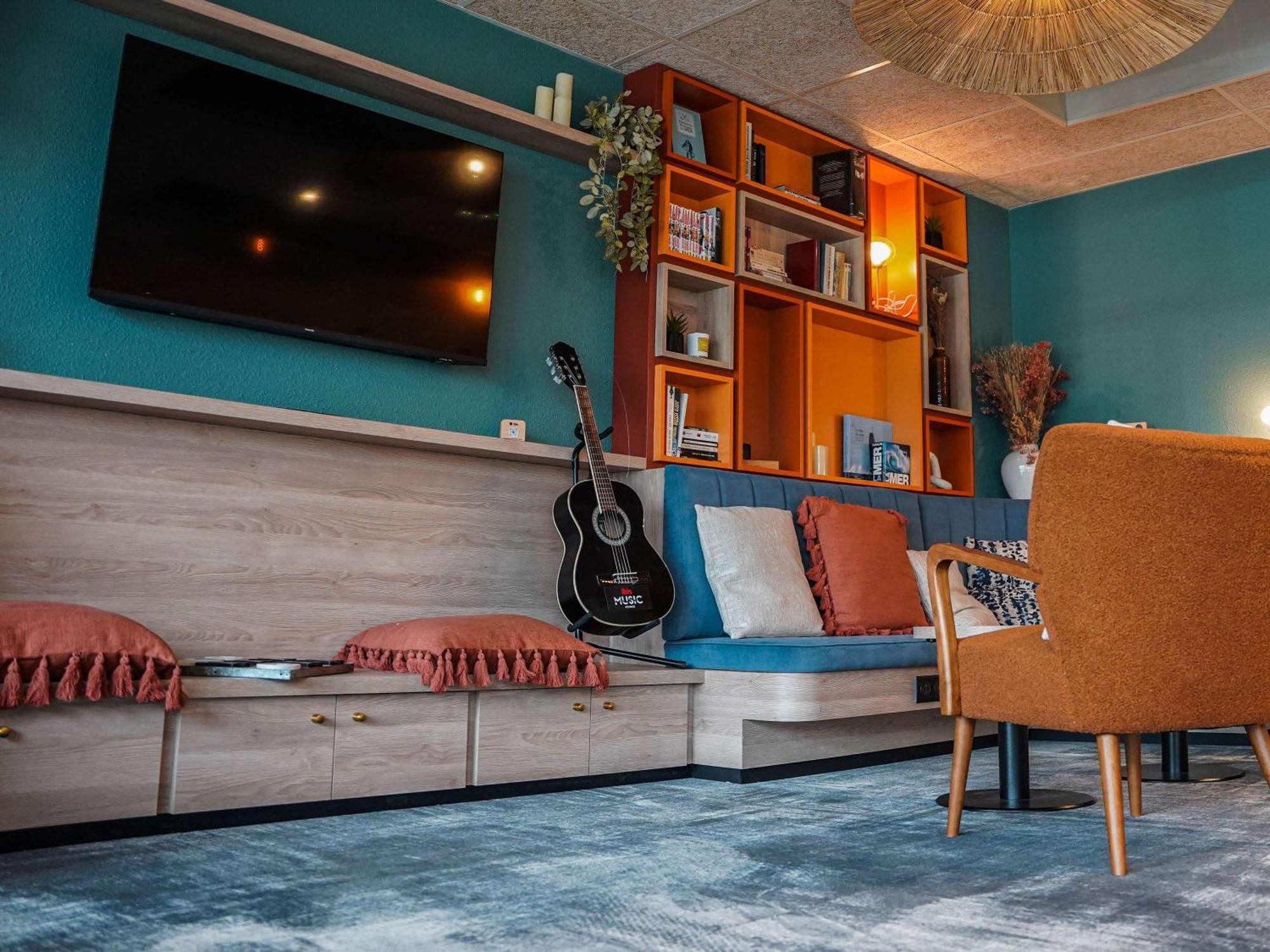 Hotel Ibis Bayeux Port En Bessin Esterno foto