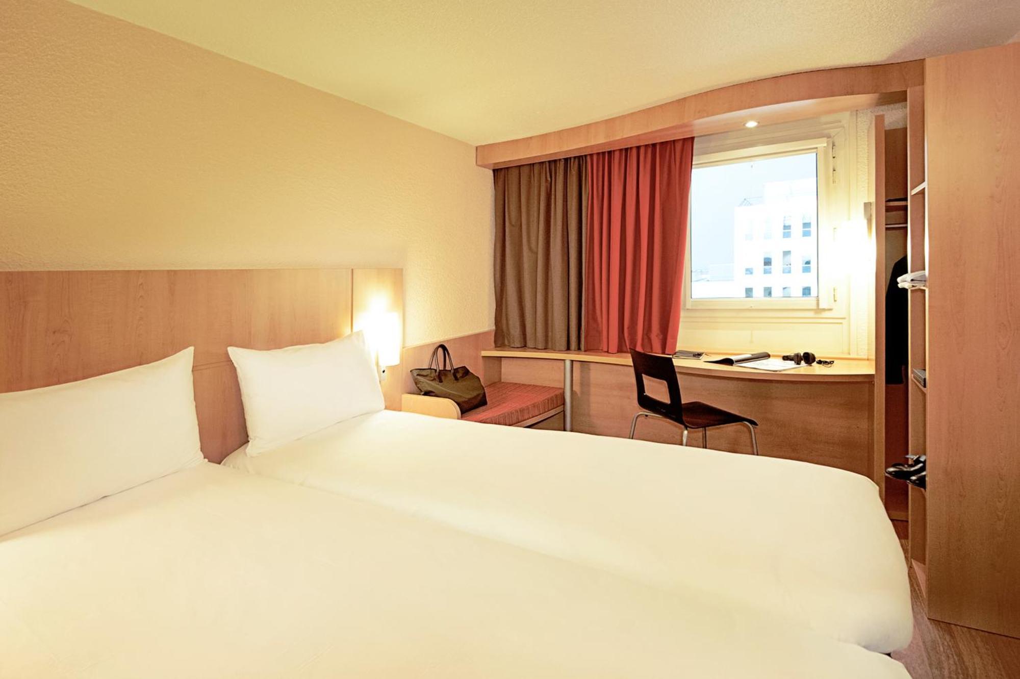Hotel Ibis Bayeux Port En Bessin Camera foto