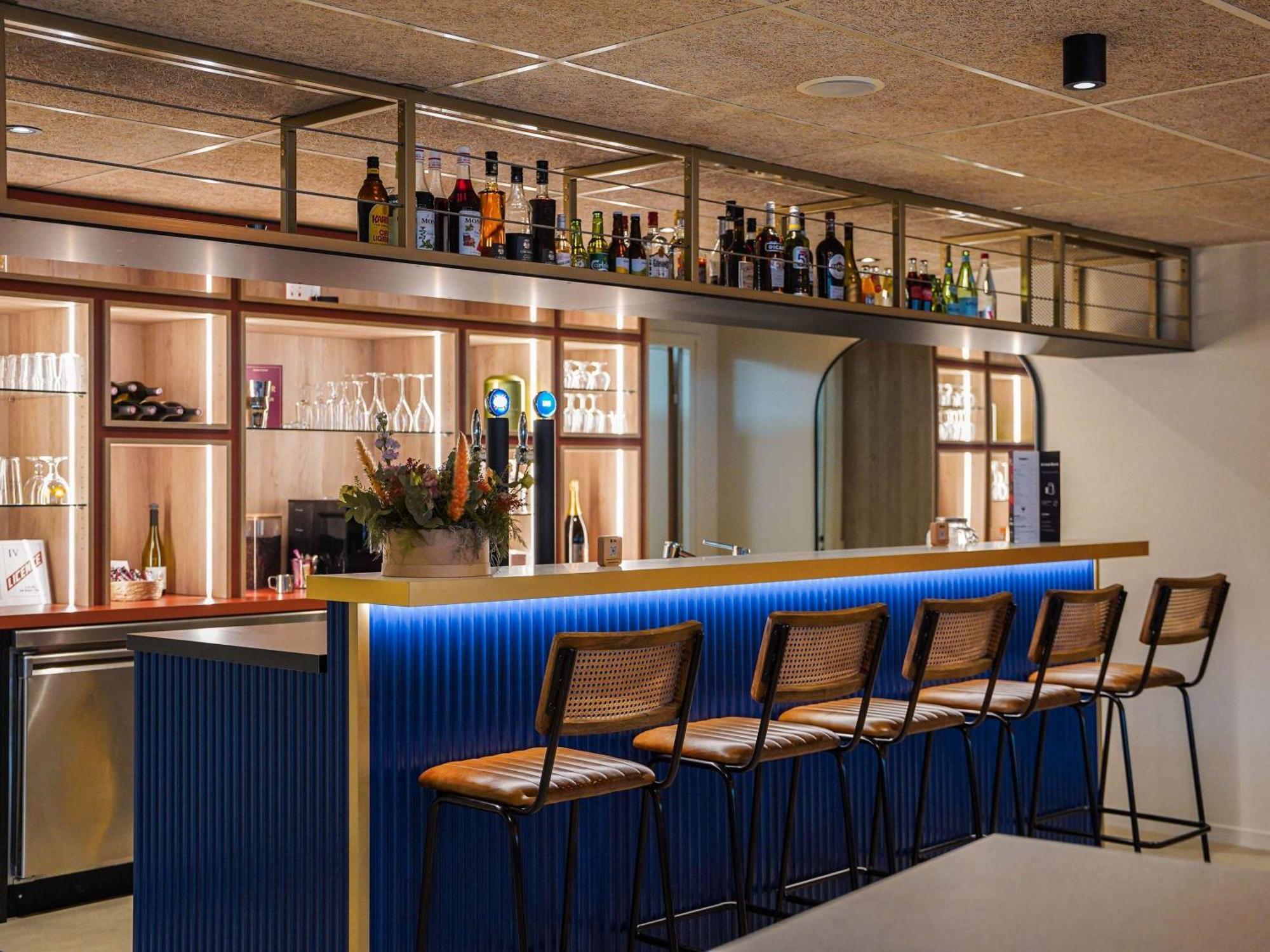 Hotel Ibis Bayeux Port En Bessin Esterno foto