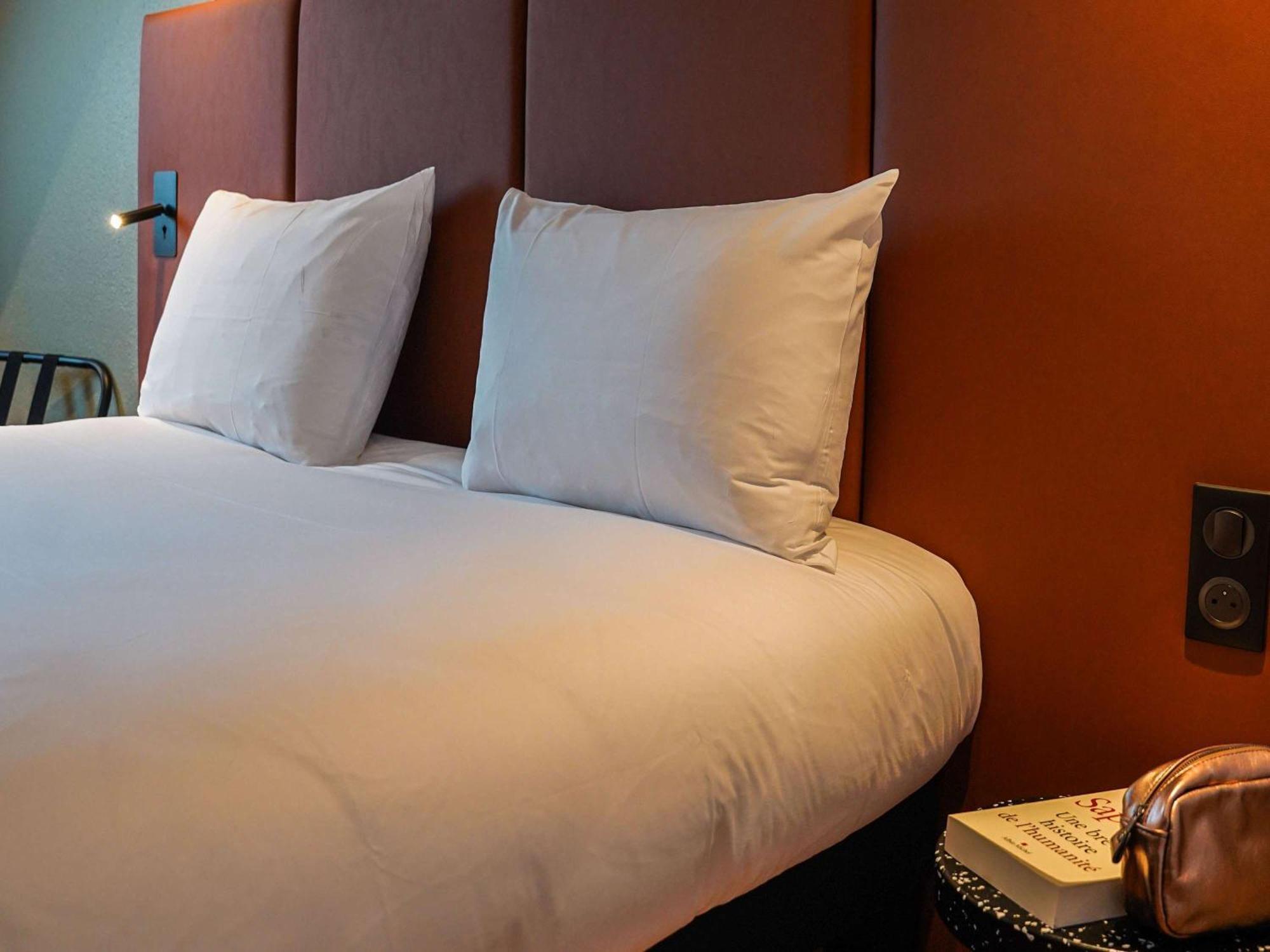 Hotel Ibis Bayeux Port En Bessin Esterno foto