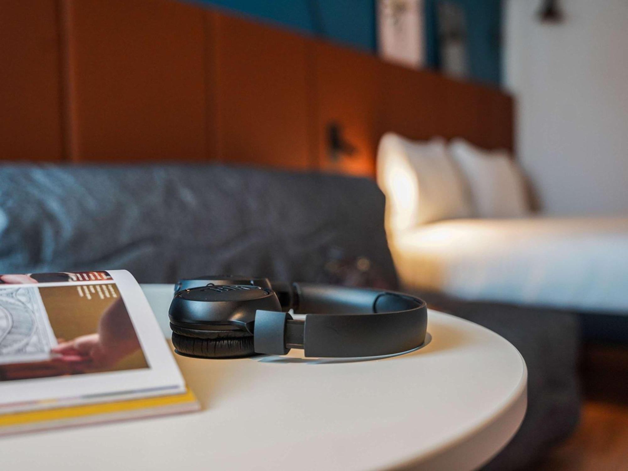 Hotel Ibis Bayeux Port En Bessin Esterno foto