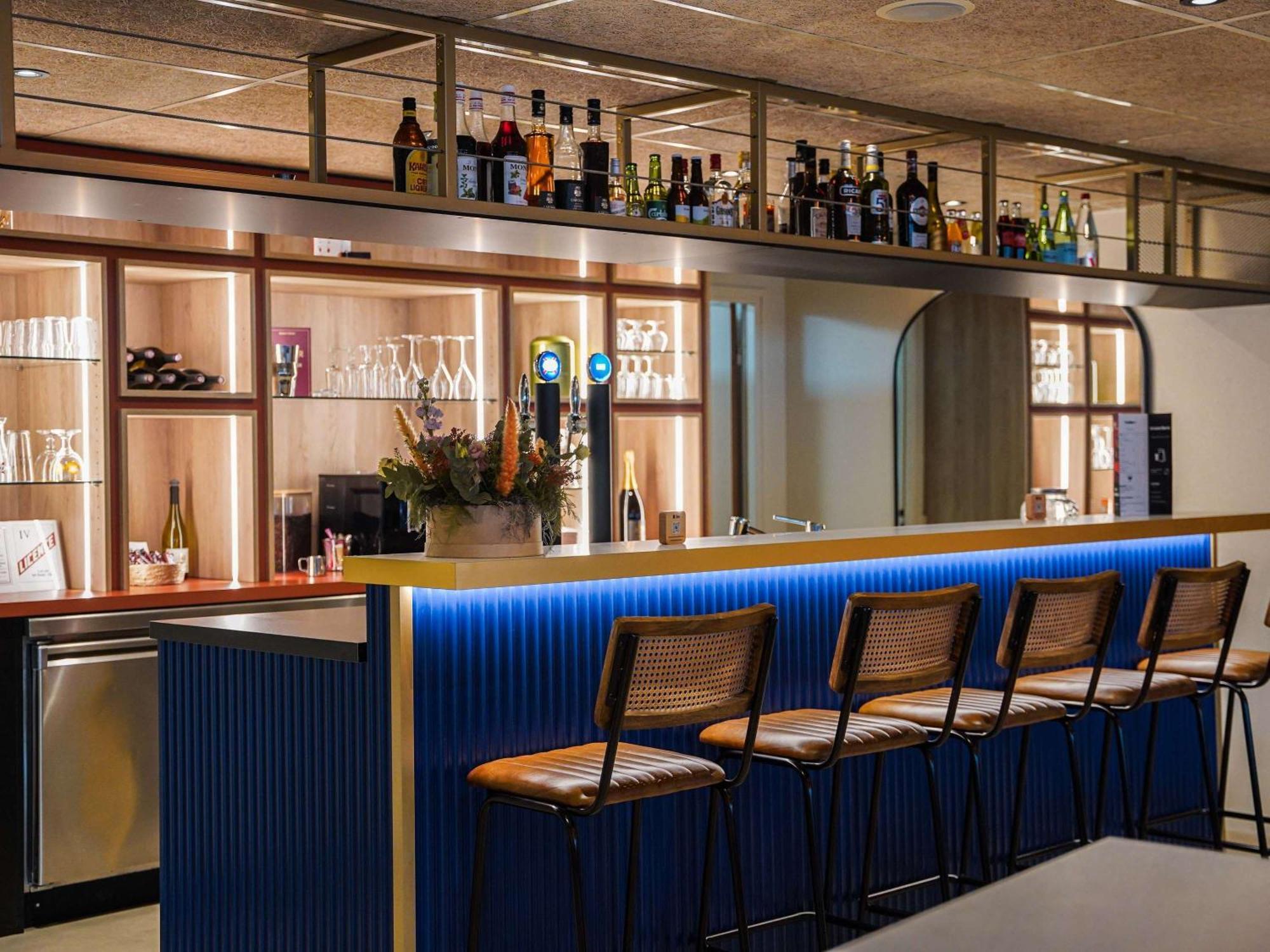 Hotel Ibis Bayeux Port En Bessin Esterno foto